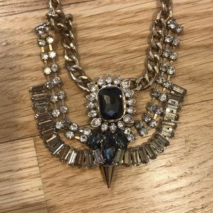 STATEMENT NECKLACE